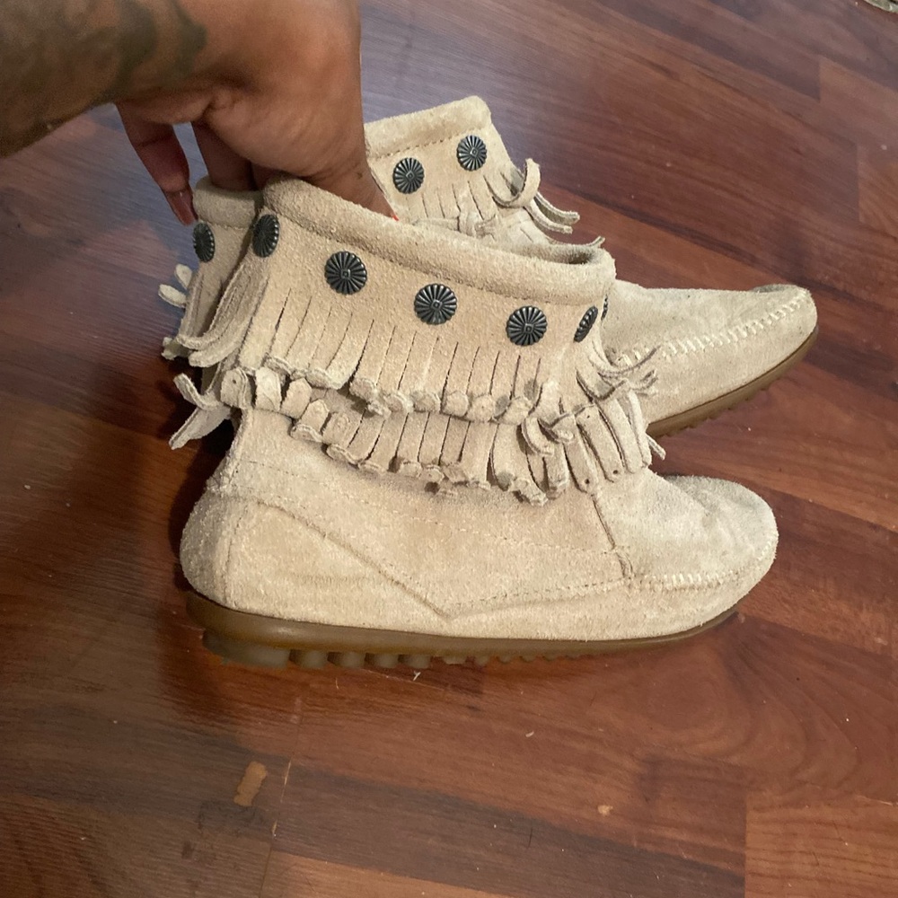 Minnetonka Beige Fringe Ankle Boots